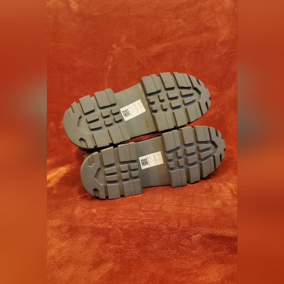 ASOS GRAY PLATFORM LUG SOLE ZIPPER BOOTS - Picture 5 of 5